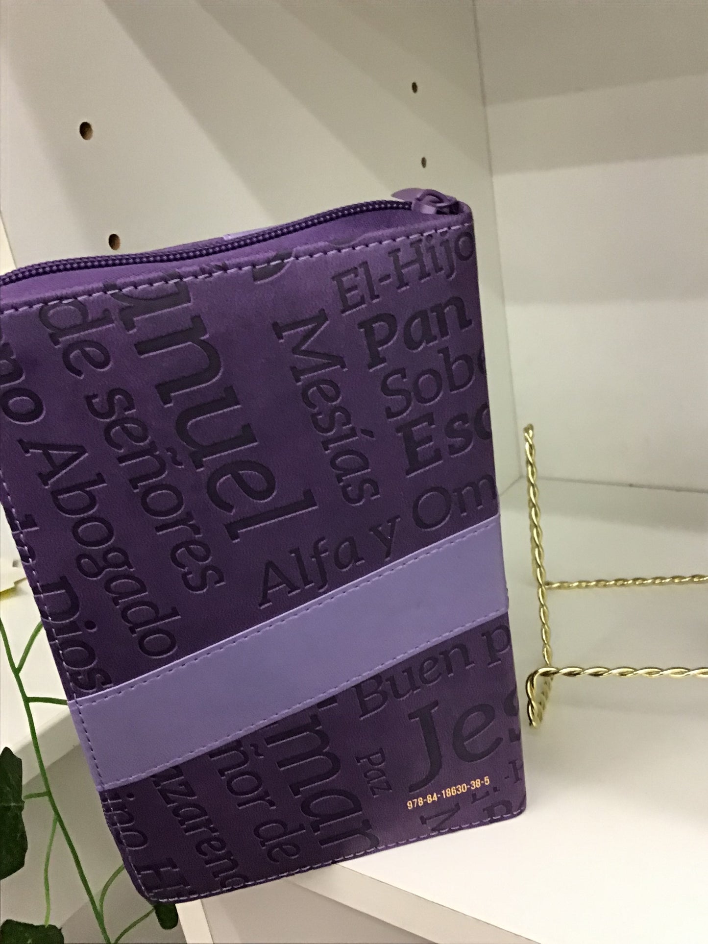 Santa biblia violeta con nombres de Dios